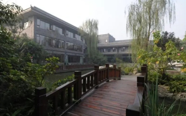 Caston Huanglong Hotel