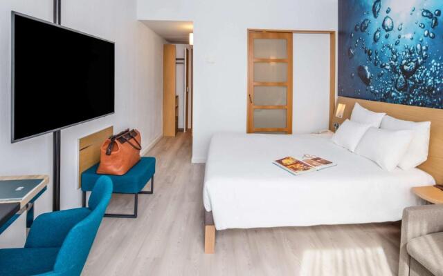 Отель Novotel Barcelona Cornella