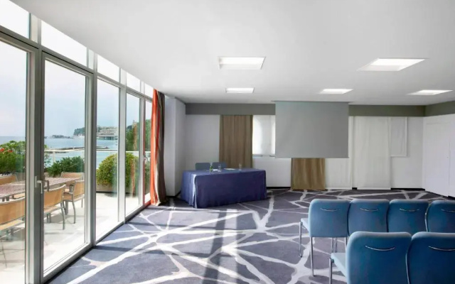 Le Meridien Beach Plaza