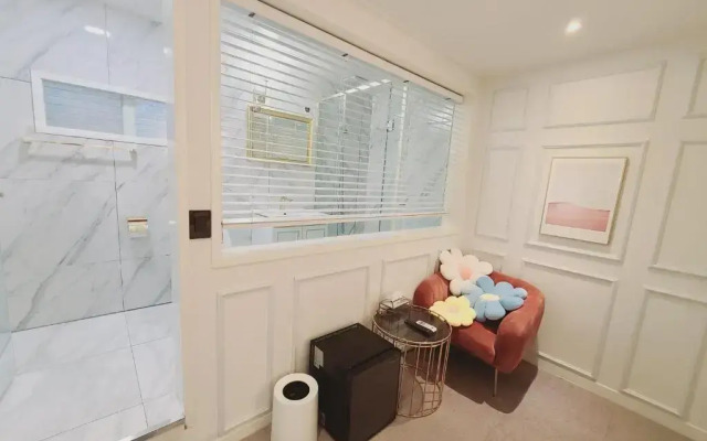 Bias K-GIRL GUESTHOUSE - Caters to Women