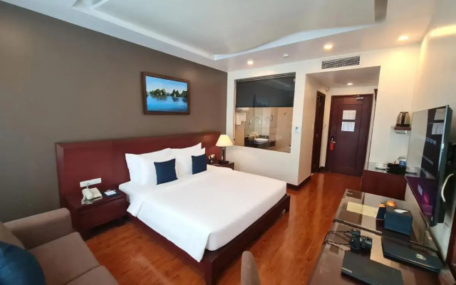 Kin Hotel Thi Sach