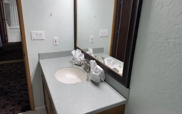 Promenade Inn & Suites Oceanfront