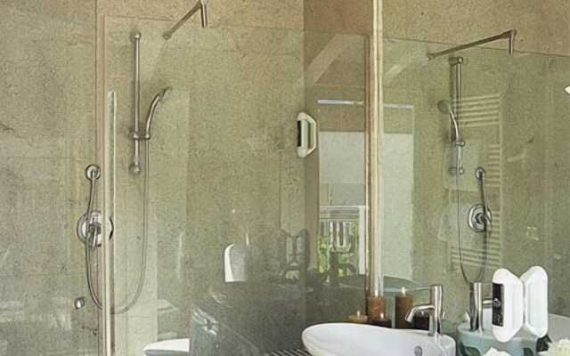 M Glamour Hotel