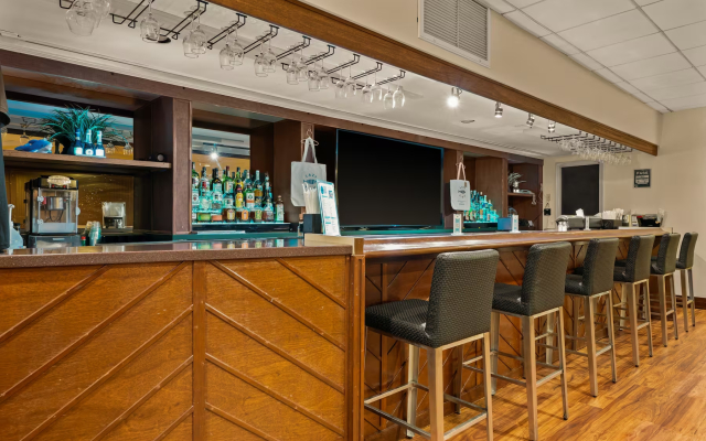 Airport Honolulu Hotel, Trademark Collection by Wyndham