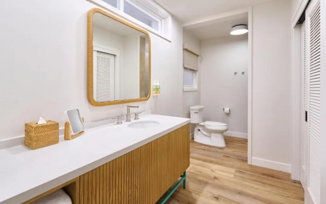 Royal Lahaina Resort & Bungalows