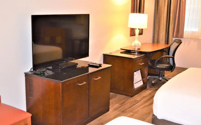 The Ashley Inn & Suites