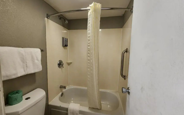 Americas Best Value Inn & Suites Little Rock at Scott Hamilton Dr