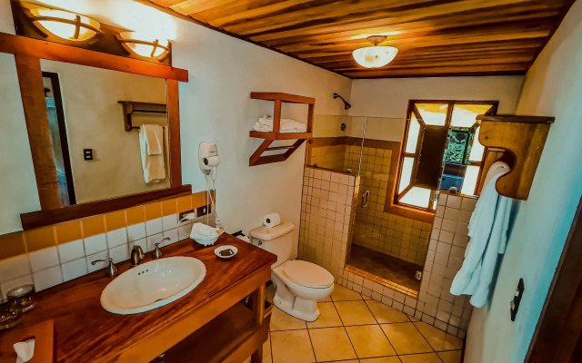 Villa Blanca Cloud Forest Hotel + Retreat