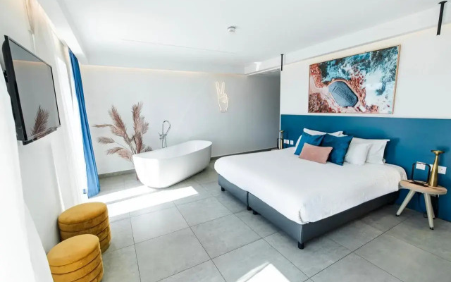 V Hotel