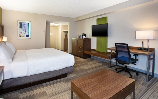 Holiday Inn Express Nashville Airport, an IHG Hotel