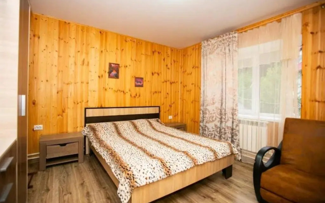 Guest House in Dombay Gostevoj dom v Dombae
