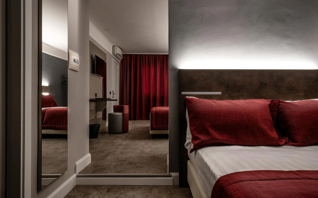 Отель Varese Roma