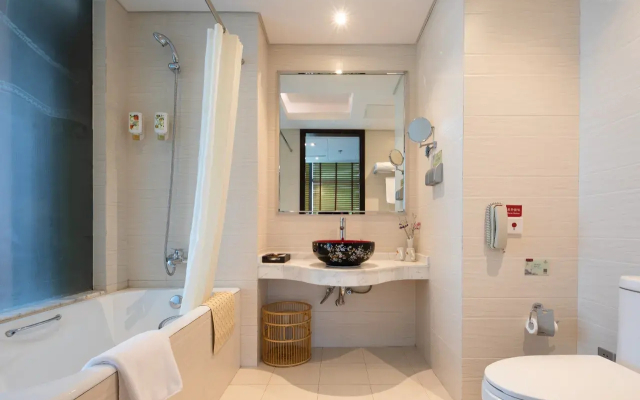 Scholars Hotel (Zhenjiang City Government Sports Exhibition Center)