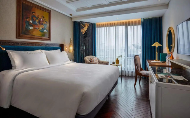 Peridot Grand Luxury Boutique Hotel