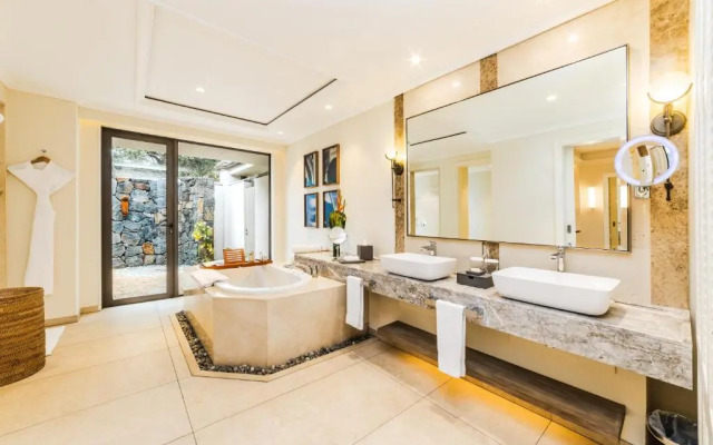 Maradiva Villas Resort & Spa