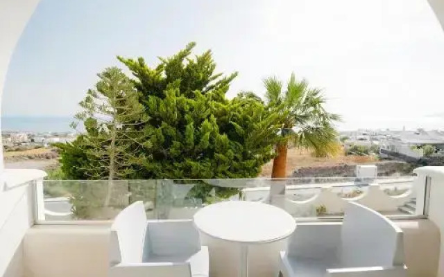 Blue Arise Fira Hotel
