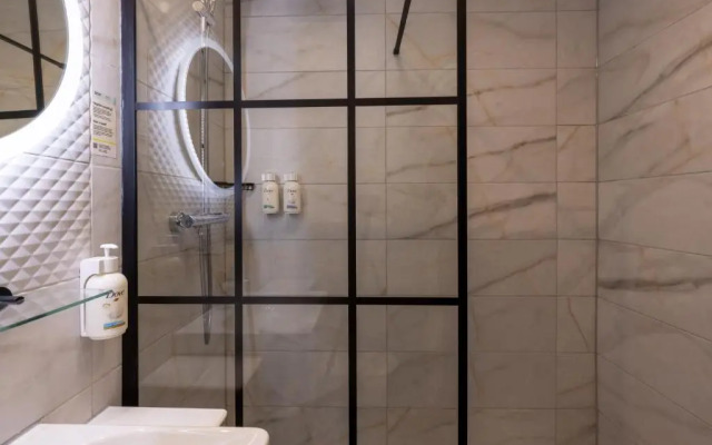 Garner Reading City Centre by IHG