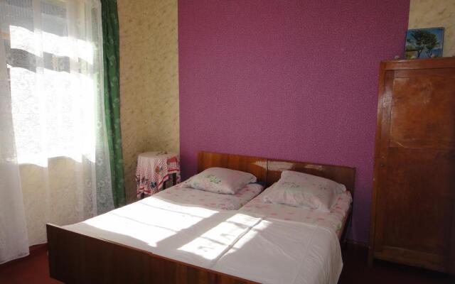 Guest House Lakoba 32