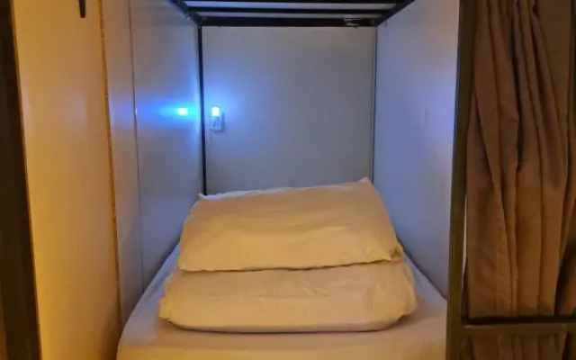 Karvi Hostel & Suites