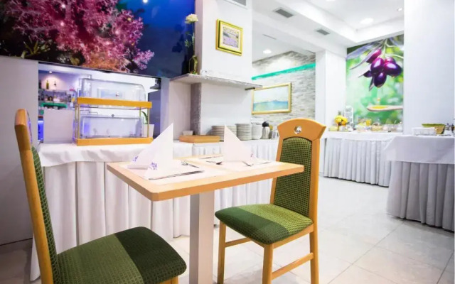 Hotel More