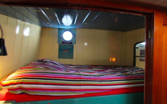 A351 Bed & Breakfast Studio on a Houseboat