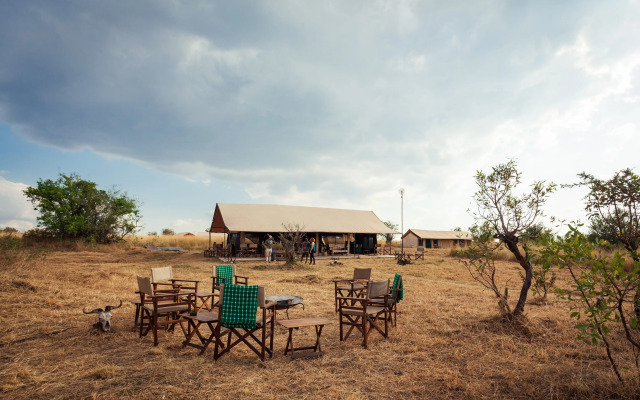 Gnu Mara River Camp