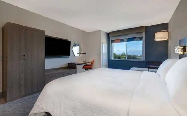 Holiday Inn Express & Suites Chino Hills by IHG