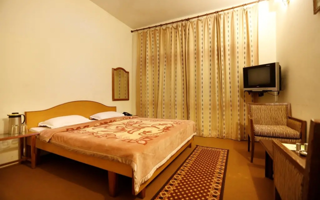 Dal Lake Resort