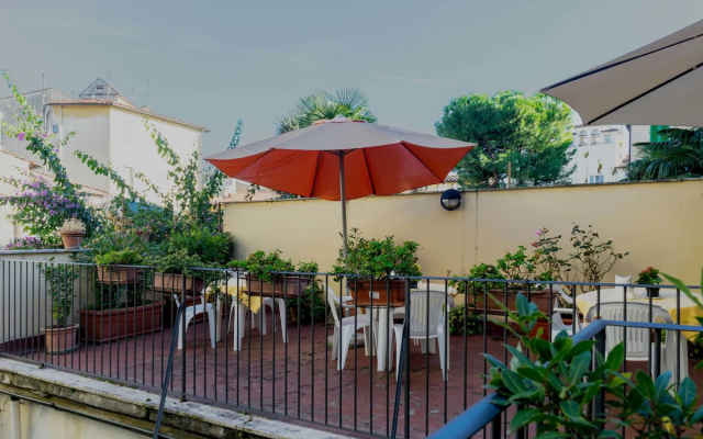 Monica Hotel