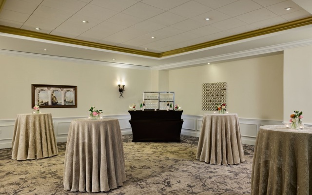 The Alexandrian Old Town Alexandria, Autograph Collection