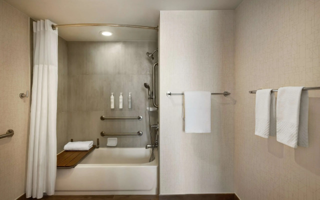 Embassy Suites by Hilton Miami International Airport