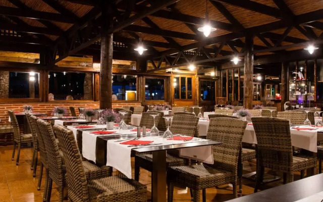 HL Miraflor Suites Hotel