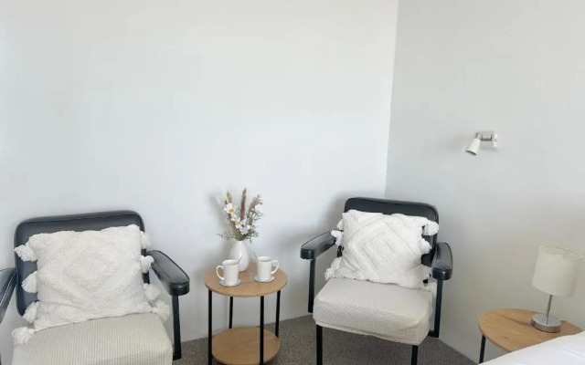 Mollymook Ocean View Motel - Welcoming Guests 18 Years and Older