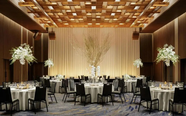 THE OSAKA STATION HOTEL, Autograph Collection