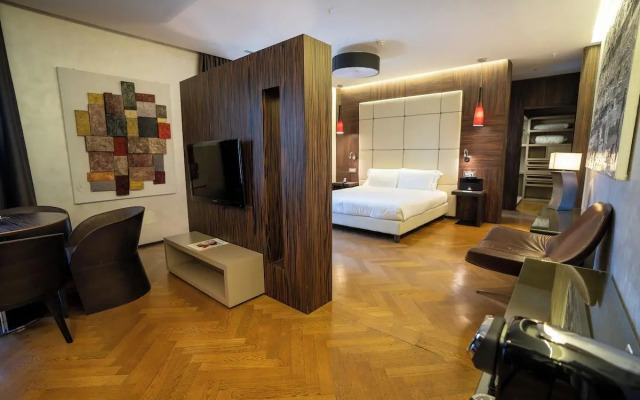 Divina Luxury Hotel