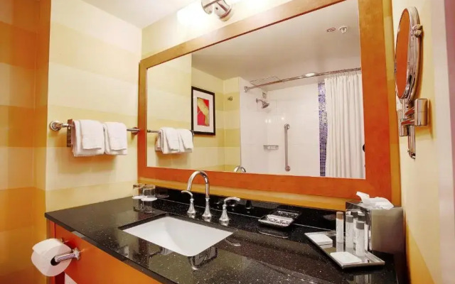 Pinnacle Hotel Harbourfront