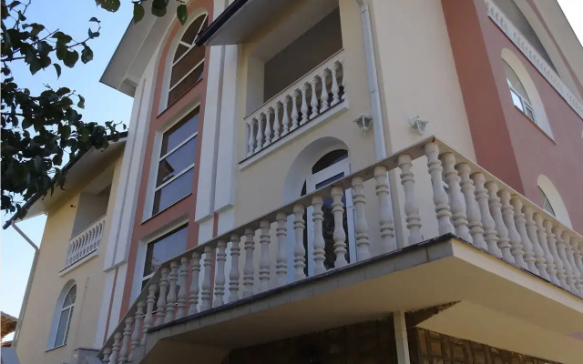 V Krasnoy Polyane Hostel