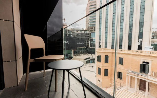 The Londoner Hotel St. Julians