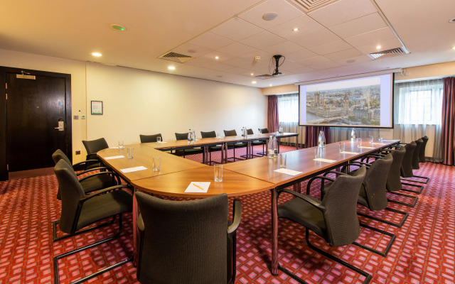 DoubleTree by Hilton London Heathrow Airport
