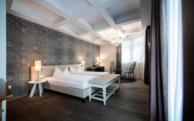 Post Hotel