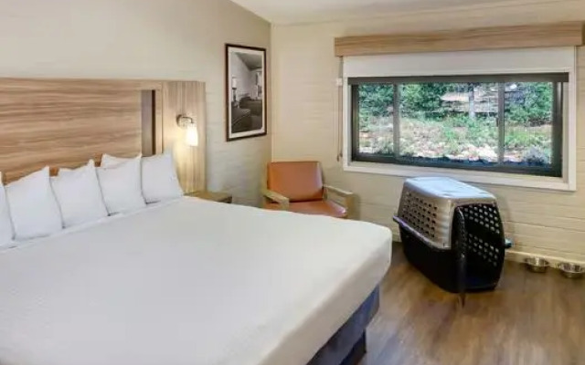 Yavapai Lodge - West & East