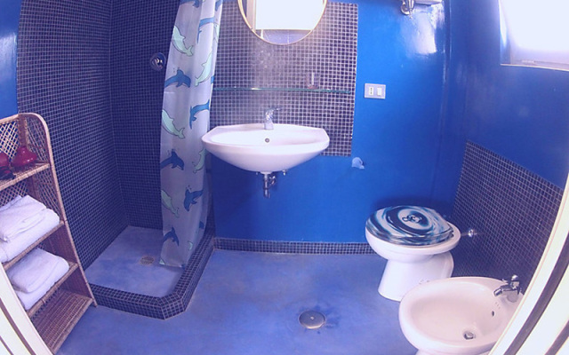 Blue Attic - Inh 22866