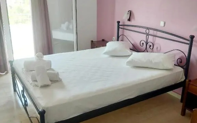 Filoxenia Hotel & Apartments