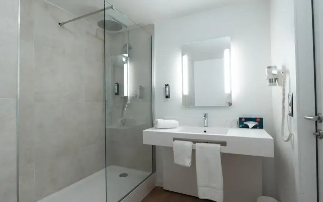 B&B HOTEL Mons Gare