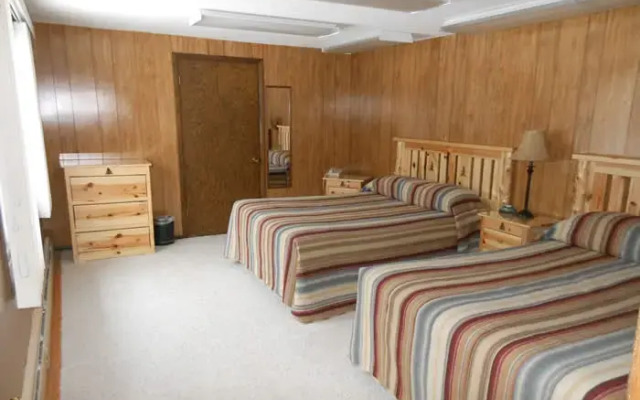 Rustic Manor Motor Lodge