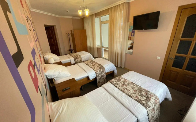 V Krasnoy Polyane Hostel