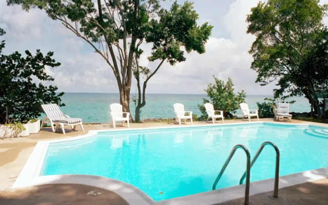 4 BR Oceanfront Family Villa - Ocho Rios - PRJ 1236