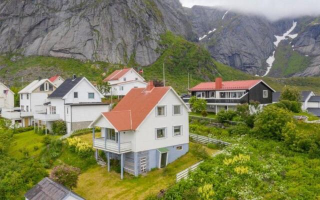 House by the sea Reine, Lofoten