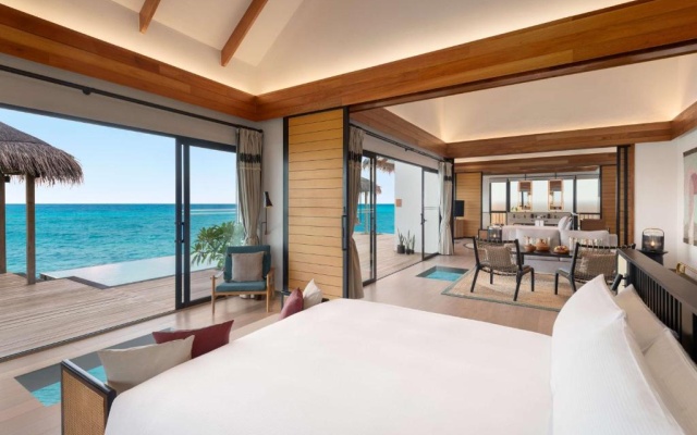 ONE BEDROOM OVERWATER POOL VILLA - 154SQM/55 HDTV MINI BAR/PLUNGE POOL /SUNBEDS - TEA-COFFEE/OUTDOOR RAIN SHOWER/SAFE/BATHTUB — фото 1