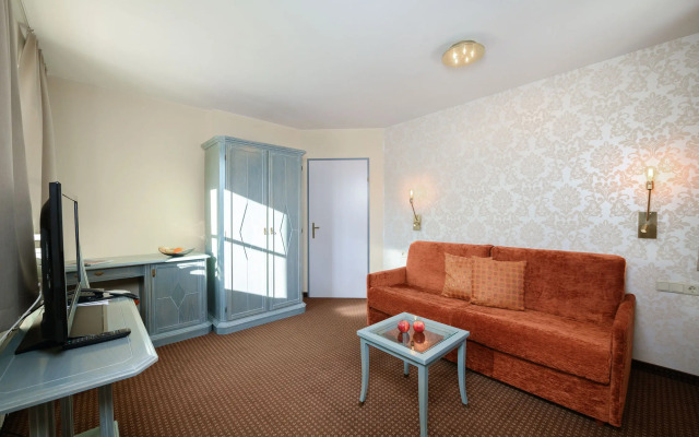 Crystls Aparthotel